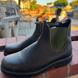 Blundstone Men's Dark Brown Chelsea Boots with Green Elastic